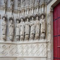 Cathédrale Notre-Dame de Amiens - Exterior, western frontispiece, center portal, north jamb figures and quatrefoils