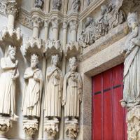 Cathédrale Notre-Dame de Amiens - Exterior, western frontispiece,  south portal, trumeau and north jamb figures