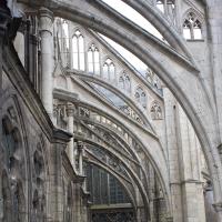 Cathédrale Notre-Dame de Amiens - Exterior, north chevet flying buttress from triforium level