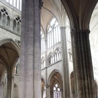 Cathédrale Notre-Dame de Amiens - Interior, south nave aisle looking into north transept and crossing