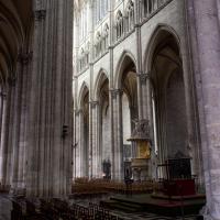 Cathédrale Notre-Dame de Amiens - Interior, north nave elevation from south transept