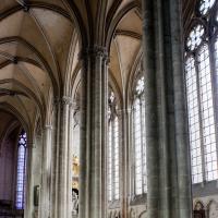 Cathédrale Notre-Dame de Amiens - Interior, south choir aisle looking south east