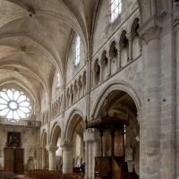 Église Notre-Dame d'Auvers-sur-Oise - Interior, crossing looking northwest into nave