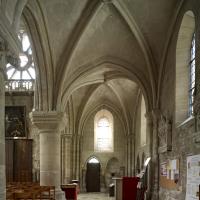 Église Notre-Dame d'Auvers-sur-Oise - Interior, north nave aisle looking west 