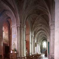 Église Saint-Laurent de Beaumont-sur-Oise - Interior, north nave aisle looking east