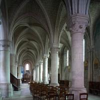 Église Saint-Laurent de Beaumont-sur-Oise - Interior, inner south nave aisle looking east