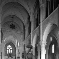 Église Saint-Laurent de Beaumont-sur-Oise - Interior, nave looking east