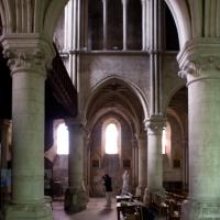 Église Saint-Laurent de Beaumont-sur-Oise - Interior, north nave elevation from south nave aisle