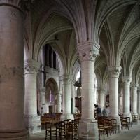 Église Saint-Laurent de Beaumont-sur-Oise - Interior, outer south nave aisle looking northeast