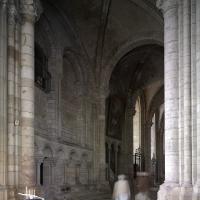 Cathédrale Saint-Étienne de Sens - Interior, chevet, south ambulatory looking southwest