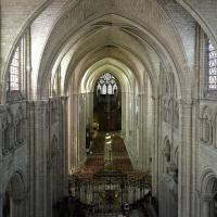 Cathédrale Saint-Étienne de Sens - Interior, chevet and nave looking west from clerestory level