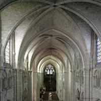 Cathédrale Saint-Étienne de Sens - Interior, chevet vaults looking west from triforium level