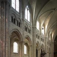 Cathédrale Saint-Étienne de Sens - Interior, nave looking southwest