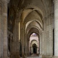 Cathédrale Saint-Étienne de Sens - Interior, south chevet aisle looking west