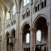 Cathédrale Saint-Étienne de Sens - Interior, nave looking northwest