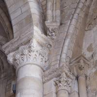 Cathédrale Saint-Étienne de Sens - Interior, chevet,  ambulatory capital in outer wall