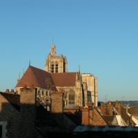 Cathédrale Saint-Étienne de Sens - Exterior, chevet and south tower from a distance