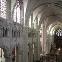 Cathédrale Saint-Étienne de Sens - Interior, south chevet looking west from triforium level