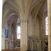 Église Notre-Dame de Villeneuve-sur-Yonne - Interior, south ambulatory aisle looking southeast