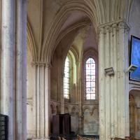 Église Notre-Dame de Villeneuve-sur-Yonne - Interior, south ambulatory aisle lloking east