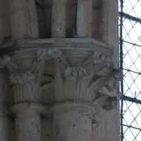 Église Notre-Dame de Villeneuve-sur-Yonne - Interior, chevet, ambulatory, outer wall, vaulting shaft capitals