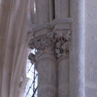 Église Notre-Dame de Villeneuve-sur-Yonne - Interior, nave, south clerestory, vaulting shaft capitals