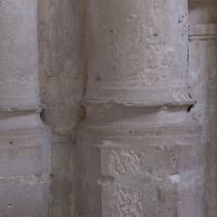 Église Notre-Dame de Villeneuve-sur-Yonne - Interior, nave, north aisle, vaulting shaft bases