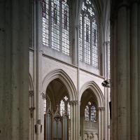 Église Notre-Dame de Villeneuve-sur-Yonne - Interior, south nave aisle looking northeast toward crossing