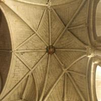 Église Saint-Serge d'Angers - Interior, south nave aisle rib vaults and boss