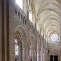 Collégiale Notre-Dame d'Auffay - Interior, south nave elevation from crossing