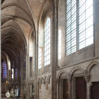 Cathédrale Saint-Étienne d'Auxerre - Interior, chevet, south aisle looking southeast