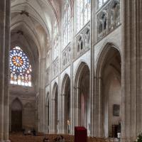 Cathédrale Saint-Étienne d'Auxerre - Interior, nave looking northwest 