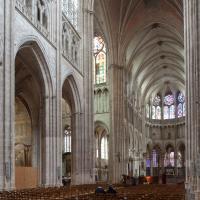 Cathédrale Saint-Étienne d'Auxerre - Interior, nave looking northeast into crossing and chevet
