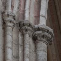 Cathédrale Saint-Étienne d'Auxerre - Interior, nave, northwest crossing pier, transverse arch, shaft capitals