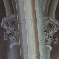 Cathédrale Saint-Étienne d'Auxerre - Interior, chevet, axial chapel, east wall, window shaft capitals