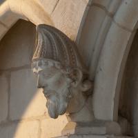 Cathédrale Saint-Étienne d'Auxerre - Interior, chevet, south ambulatory, dado arcade, corbel figure
