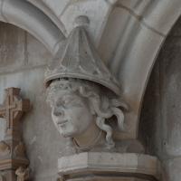 Cathédrale Saint-Étienne d'Auxerre - Interior, chevet, south ambulatory, dado arcade, corbel figure