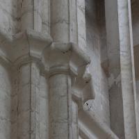 Église Saint-Germain d'Auxerre - Interior, nave, north triforium, intermedieate vaulting shaft capitals