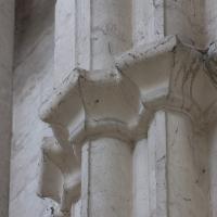 Église Saint-Germain d'Auxerre - Interior, nave, south triforium, intermedieate vaulting shaft capitals