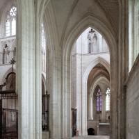 Église Saint-Germain d'Auxerre - Interior, south nave ailse looking east