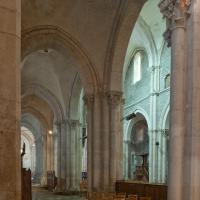 Église Saint-Lazare d'Avallon - Interior, south nave aisle looking northwest