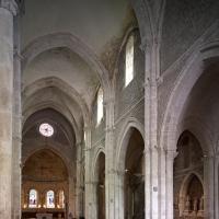 Église Saint-Lazare d'Avallon - Interior, nave looking southeast