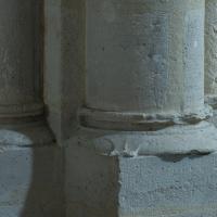 Église Saint-Hermeland de Bagneux - Interior, north chancel arch, vaulting shaft bases