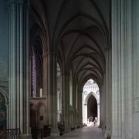 Cathédrale Notre-Dame de Bayeux - Interior, south ambulatory and south choir aisle looking west