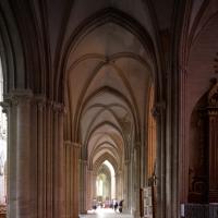 Cathédrale Notre-Dame de Bayeux - Interior, south nave aisle looking east