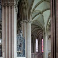 Cathédrale Notre-Dame de Bayeux - Interior, south ambulatory looking east
