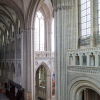 Cathédrale Notre-Dame de Bayeux - Interior, crossing looking east into south transept