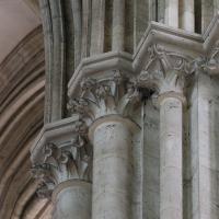Cathédrale Notre-Dame de Bayeux - Interior, nave, southwest crossing pier, transverse arch, shaft capitals