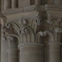 Cathédrale Notre-Dame de Bayeux - Interior, nave, south aisle, vaulting shaft capitals
