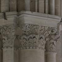 Cathédrale Notre-Dame de Bayeux - Interior, nave, north aisle, vaulting shaft capitals